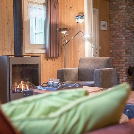 הוילה אאוד - טורנהוט Luxurious Chalet In Oud Turnhout With Large Garden מראה חיצוני תמונה