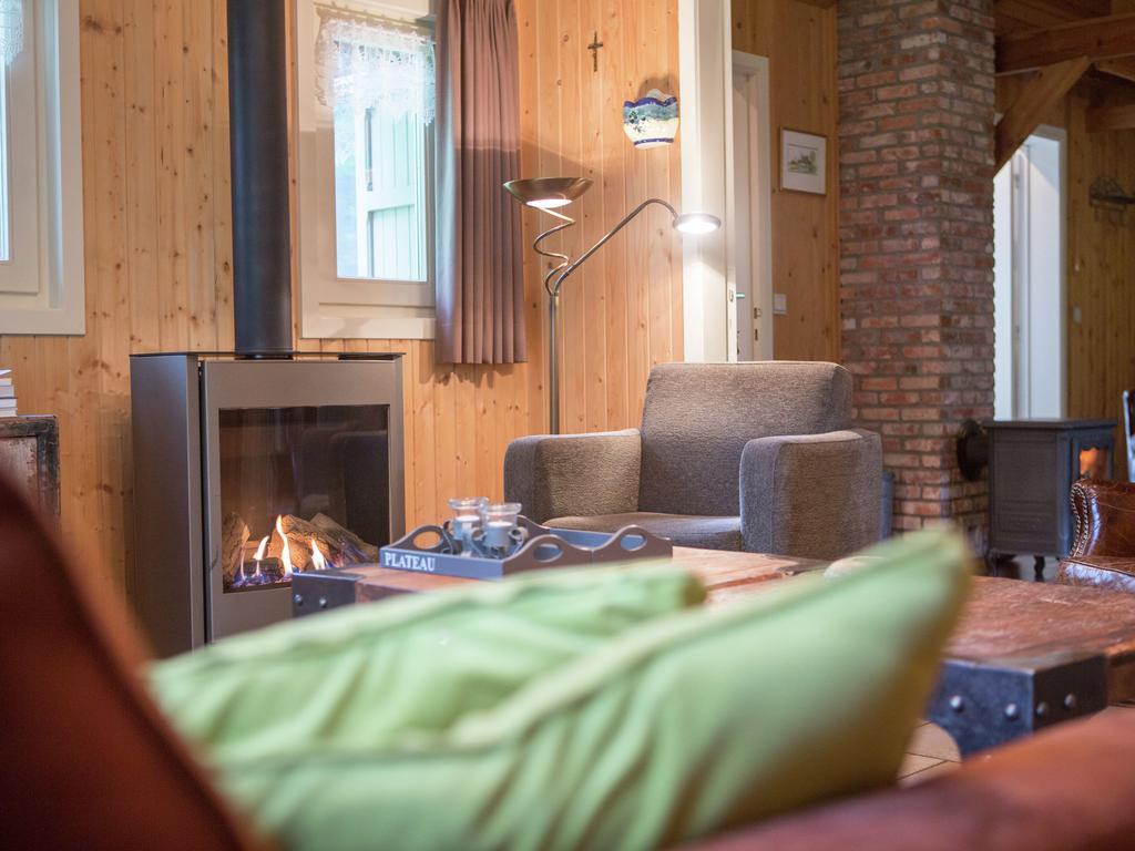 הוילה אאוד - טורנהוט Luxurious Chalet In Oud Turnhout With Large Garden מראה חיצוני תמונה